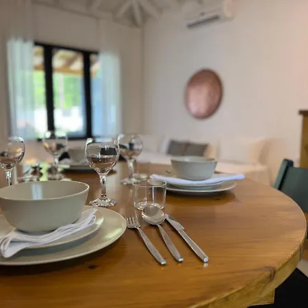 The بلاتانياس